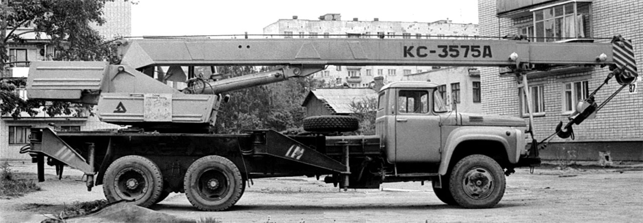 Исторический автокран КС-3575А